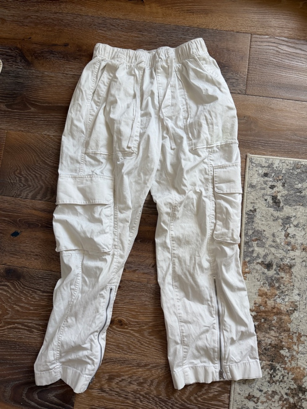 Abercrombie white Cargo Jogger Pants - like new!
